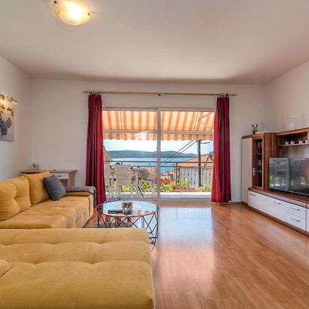 Comfortable Apartment Near The Sea Trogir Exterior foto