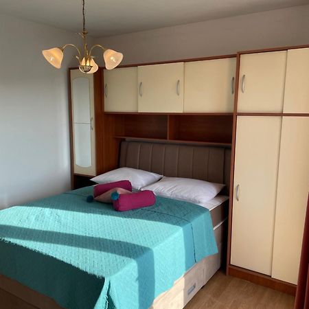 Comfortable Apartment Near The Sea Trogir Exterior foto