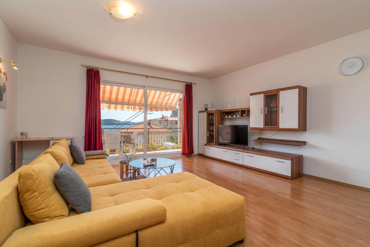 Comfortable Apartment Near The Sea Trogir Exterior foto