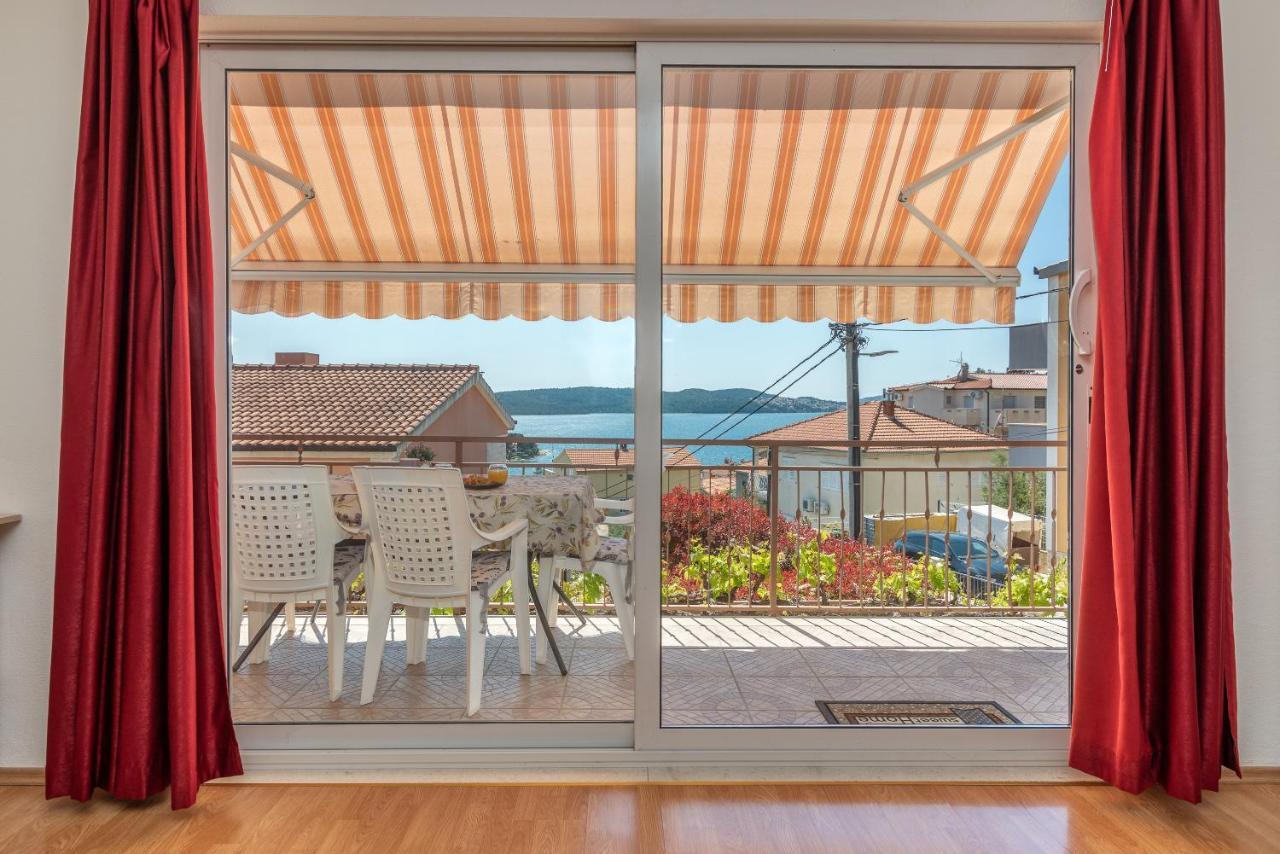 Comfortable Apartment Near The Sea Trogir Exterior foto