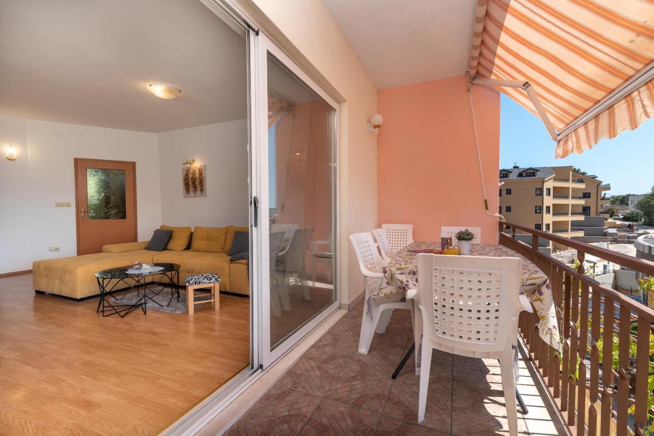 Comfortable Apartment Near The Sea Trogir Exterior foto