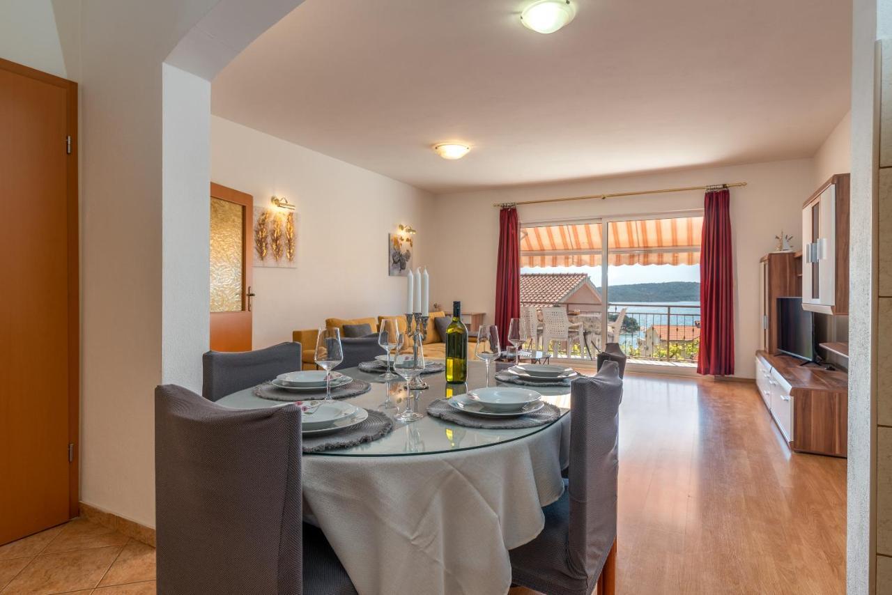 Comfortable Apartment Near The Sea Trogir Exterior foto