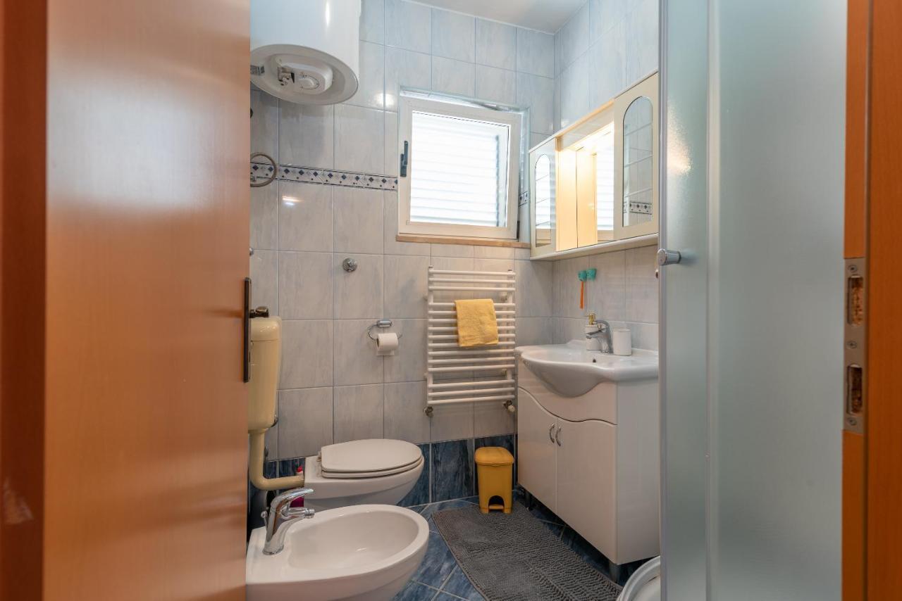 Comfortable Apartment Near The Sea Trogir Exterior foto