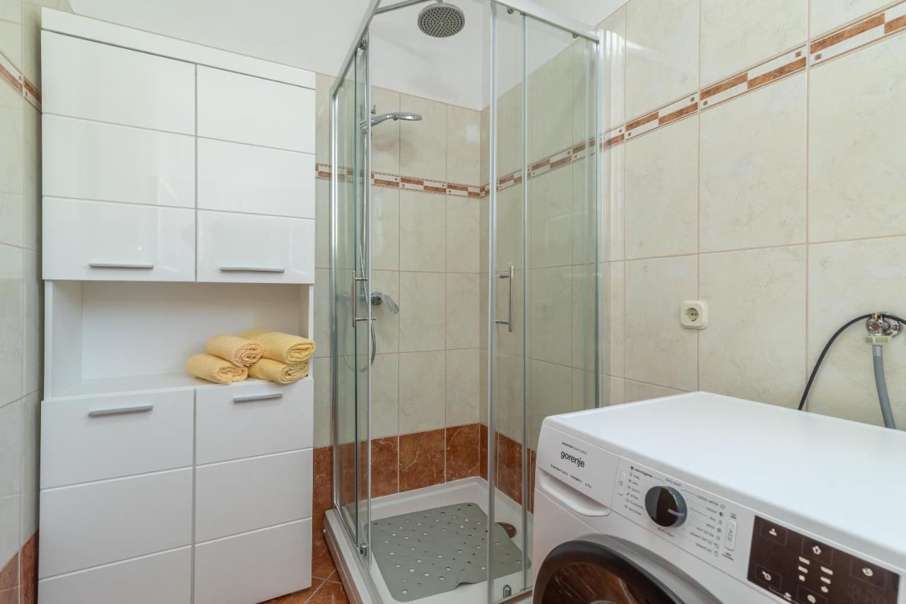 Comfortable Apartment Near The Sea Trogir Exterior foto