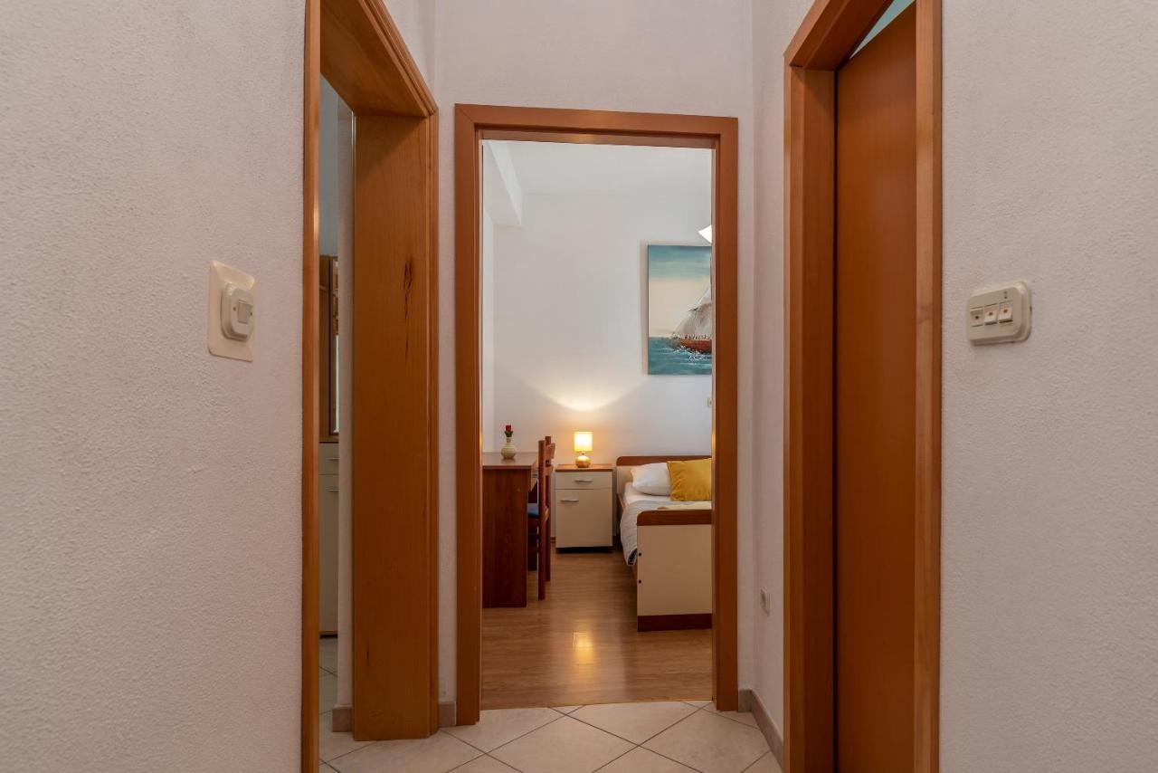 Comfortable Apartment Near The Sea Trogir Exterior foto