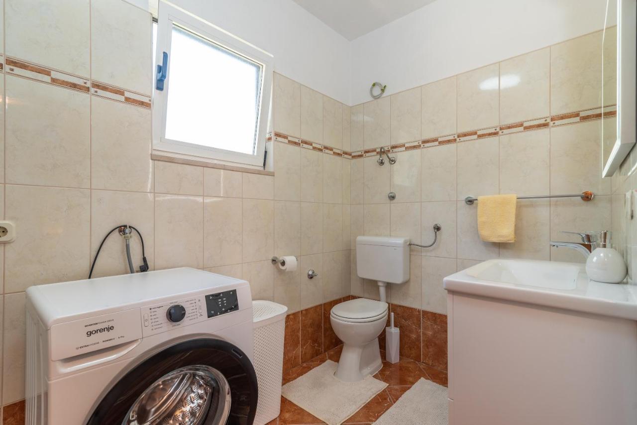 Comfortable Apartment Near The Sea Trogir Exterior foto