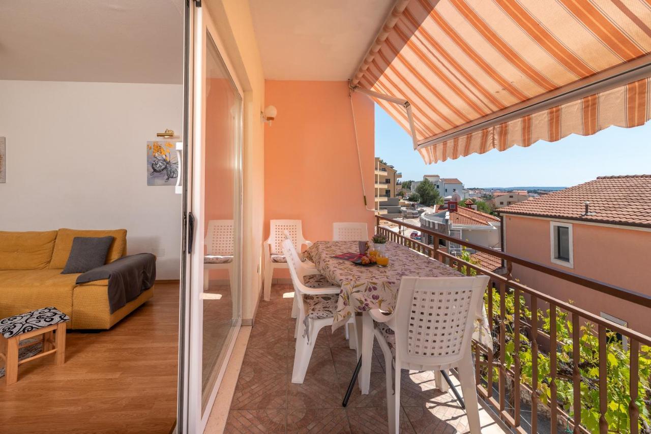 Comfortable Apartment Near The Sea Trogir Exterior foto