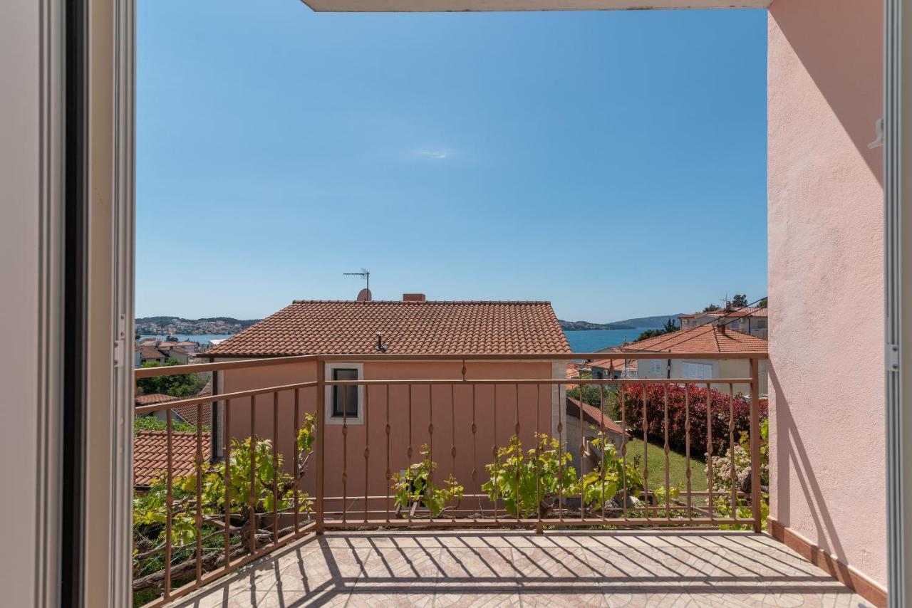 Comfortable Apartment Near The Sea Trogir Exterior foto
