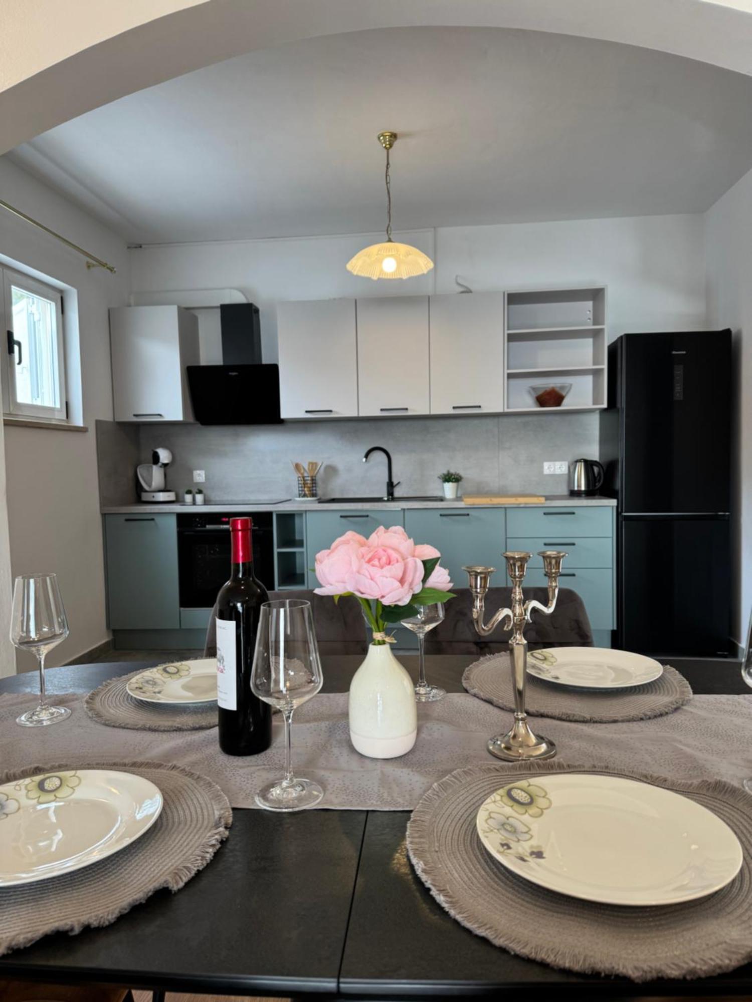 Comfortable Apartment Near The Sea Trogir Exterior foto
